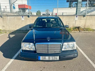 Gebraucht Mercedes E220 150 PS (110 kW) 1996 Blau Kombi