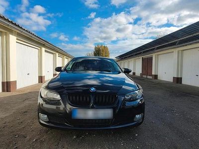 Gebraucht BMW 320 177 PS (130 kW) 2008 Schwarz Coupé