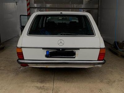 Weiß Gebraucht 1993 Mercedes E230 Limousine | 5.500 €
