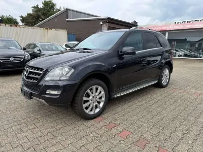 Gebraucht Mercedes ML350 Edition 231 PS (169 kW) 2011 Blau SUV