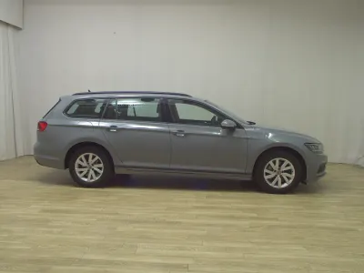 Gebraucht VW Passat 150 PS (110 kW) 2022 Grau Kombi