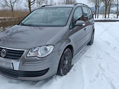 Grau Gebraucht 2007 VW Touran Van / Kleinbus | 4.299 € (Fairer Preis)