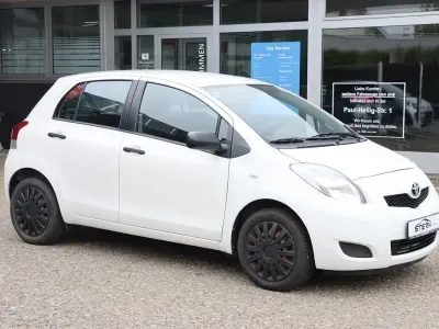 Gebraucht Toyota Yaris Cool 69 PS (50 kW) 2010 Weiß Kleinwagen