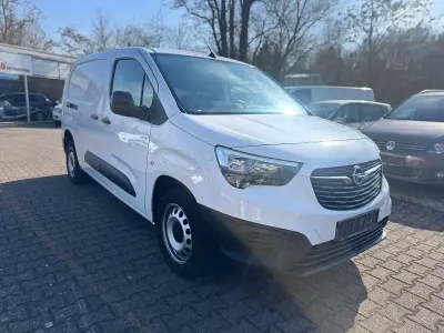 Używany Opel Combo Edition 102 KM (75 kW) 2022 Biały Minivan