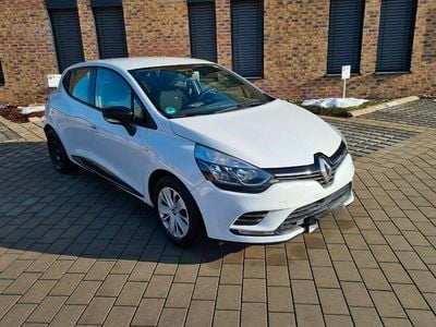 Weiß Gebraucht 2017 Renault Clio IV LIMITED Kleinwagen | 7.790 € (Fairer Preis)