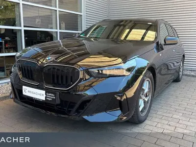 Gebraucht BMW 520 M Sport 197 PS (144 kW) 2024 Saphirschwarz metallic Kombi