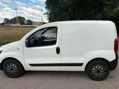 Gebraucht Peugeot Bipper 75 PS (55 kW) 2015 Weiß Van / Kleinbus