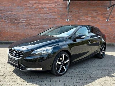 Second-hand Volvo V40 Kinetic 114 CP (83 kW) 2014 Negru Berlinǎ