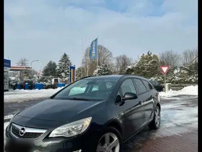 Gebraucht Opel Astra 110 PS (80 kW) 2012 Schwarz Limousine