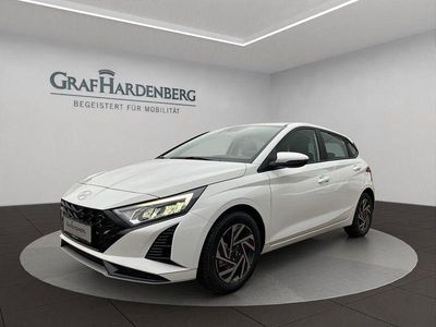 Atlas white / sol Neu 2026 Hyundai i20 Trend Limousine | 22.592 € (Fairer Preis)