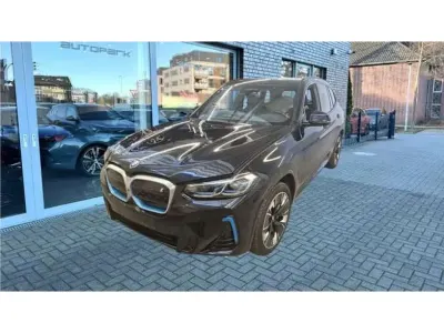 Gebraucht BMW iX3 M Sport 210 kW (286 PS) 2023 Carbonschwarz (metallic) SUV