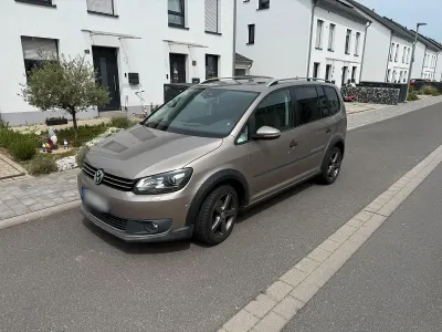 Gebraucht VW Touran Cross Highline 105 PS (77 kW) 2012 Gold Van / Kleinbus