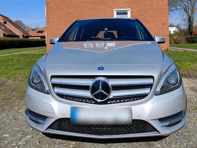 Gebraucht Mercedes B180 122 PS (89 kW) 2013 Silber Van / Kleinbus