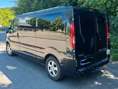 Gebraucht Opel Vivaro 145 PS (106 kW) 2011 Schwarz Van / Kleinbus