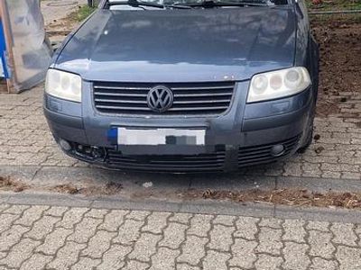 Gebraucht VW Passat 131 PS (96 kW) 2001 Grau Kombi