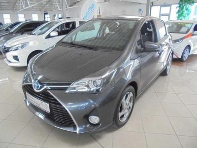 Usata Toyota Yaris Comfort 75 CV (55 kW) 2015 Grigio Utilitaria
