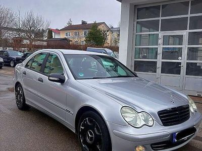 Gebraucht Mercedes C200 Classic 122 PS (89 kW) 2004 Silber Limousine