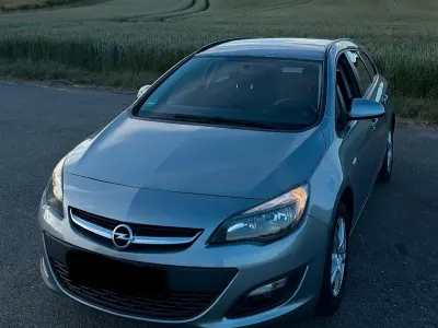Gebraucht Opel Astra 110 PS (80 kW) 2014 Grau Kombi