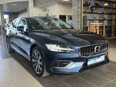 Gebraucht Volvo V60 Inscription 341 PS (250 kW) 2021 Blau denim blue / metallic (metallic) Kombi