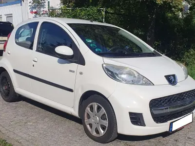 Gebraucht Peugeot 107 Filou 68 PS (50 kW) 2010 Weiß Kleinwagen
