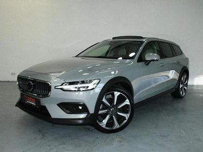 Gebraucht Volvo V60 CC 197 PS (144 kW) 2023 Vapour grey metallic (grau) Kombi