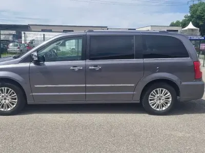 Gebraucht Chrysler Voyager Platinum 178 PS (130 kW) 2014 Weiß Van / Kleinbus