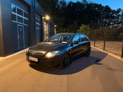 Gebraucht Hyundai i30 Edition 110 PS (80 kW) 2010 Schwarz Limousine