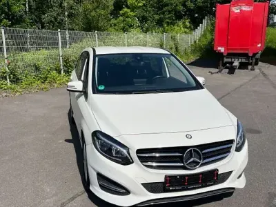 Gebraucht Mercedes B180 109 PS (80 kW) 2015 Weiß Kleinwagen