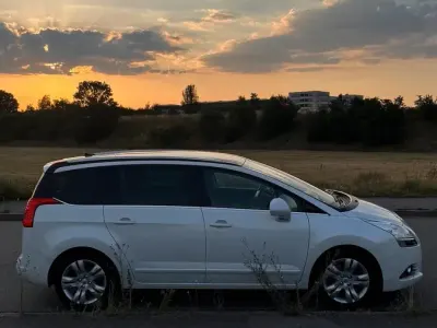 Gebraucht Peugeot 5008 156 PS (114 kW) 2010 Weiß Van / Kleinbus