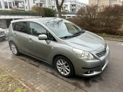 Gebraucht Toyota Verso Travel 126 PS (92 kW) 2012 Grau Van / Kleinbus