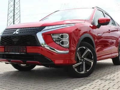 Gebraucht Mitsubishi Eclipse Cross Plus 188 PS (138 kW) 2022 Rot SUV