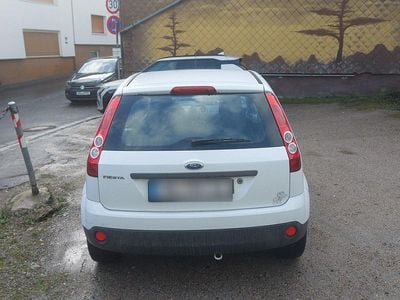 Gebraucht Ford Fiesta 44 PS (32 kW) 2007 Weiß Kleinwagen