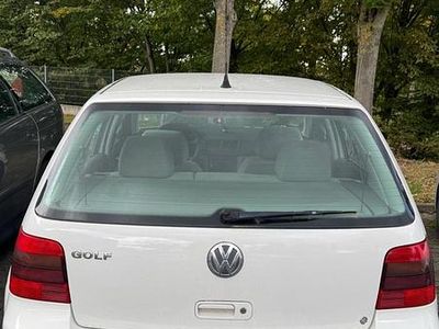Weiß Gebraucht 1999 VW Golf IV Kleinwagen | 2.500 € (Fairer Preis)