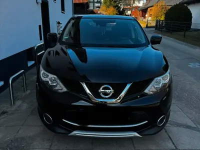 Gebraucht Nissan Qashqai 116 PS (85 kW) 2016 Schwarz SUV