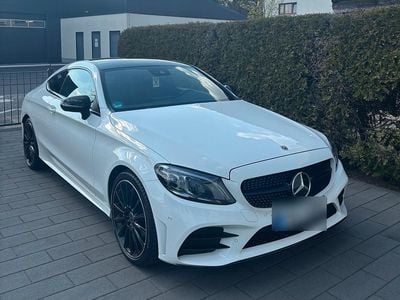 Gebraucht Mercedes C300 245 PS (180 kW) 2022 Weiß Coupé