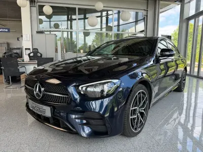 Gebraucht Mercedes E300 AMG 194 PS (142 kW) 2022 Nautikblau metallic Limousine
