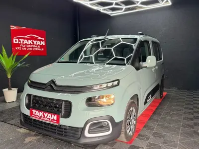 Gebraucht Citroën Berlingo Feel 131 PS (96 kW) 2019 Grün Van / Kleinbus