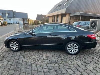 Gebraucht Mercedes E350 Avantgarde 292 PS (214 kW) 2009 Schwarz Coupé