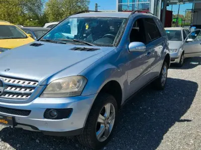 Second-hand Mercedes ML280 190 CP (139 kW) 2006 Albastru SUV