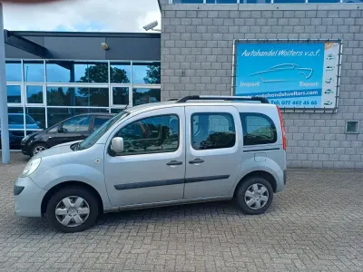 Gebraucht Renault Kangoo Happy Family 87 PS (63 kW) 2010 Silber Van / Kleinbus