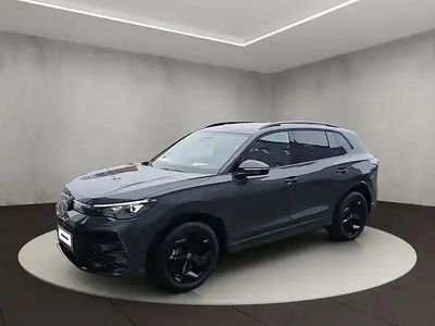 Neu VW Tiguan 150 PS (110 kW) 2026 Delfingrau metallic SUV