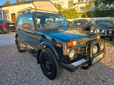 Gebraucht Lada Taiga 83 PS (61 kW) 2018 Schwarz SUV