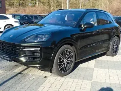 Usata Porsche Cayenne 354 CV (260 kW) 2024 Verde SUV