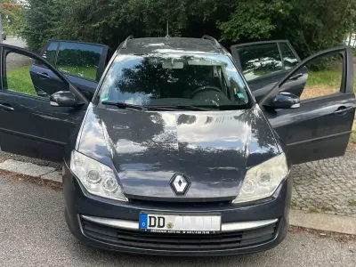 Gebraucht Renault Laguna GrandTour 110 PS (80 kW) 2010 Grau Kombi