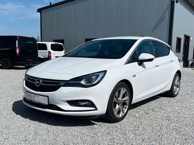 Gebraucht Opel Astra Dynamic 160 PS (117 kW) 2017 Weiß Limousine