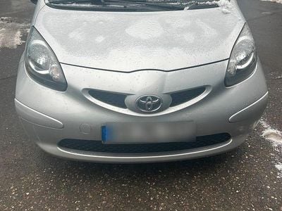Weiß Gebraucht 2006 Toyota Aygo Kleinwagen | 2.350 € (Teuer)