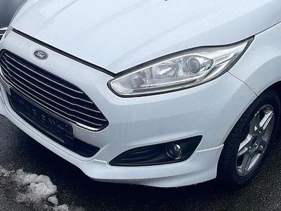 Gebraucht Ford Fiesta 80 PS (58 kW) 2013 Weiß Kleinwagen