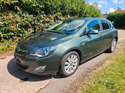 Gebraucht Opel Astra Cosmo 140 PS (102 kW) 2010 Grün Limousine