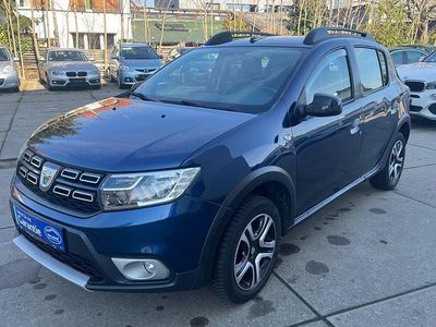 Gebraucht Dacia Sandero Celebration 90 PS (66 kW) 2018 Blau Limousine