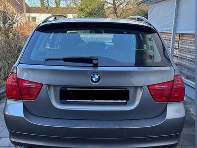 Gebraucht BMW 318 143 PS (105 kW) 2009 Grau Kombi